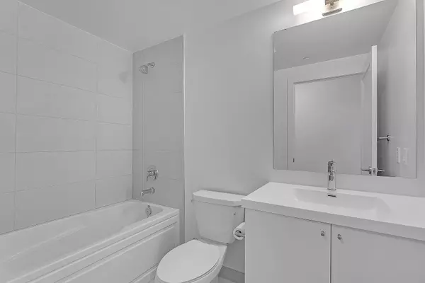 Oshawa, ON L1L 0R5,2550 Simcoe ST N #1902