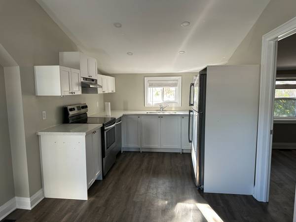 460 Park RD S #Upper, Oshawa, ON L1J 4J2