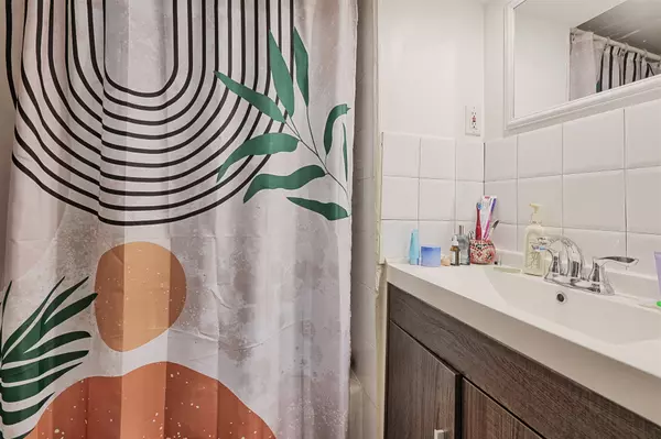 Toronto E02, ON M4L 3B4,193 Coxwell AVE