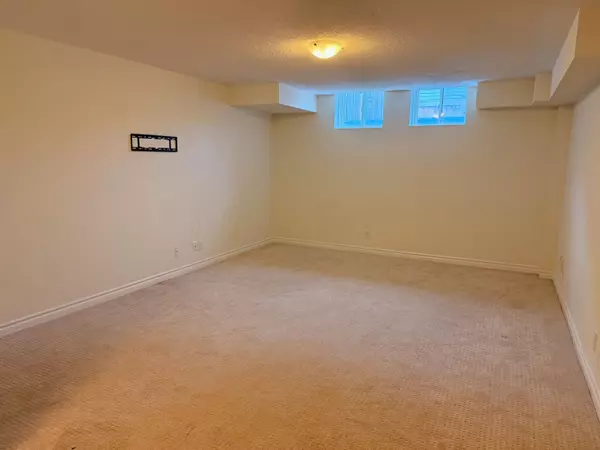 Oshawa, ON L1L 0C1,103 Nearco Gate