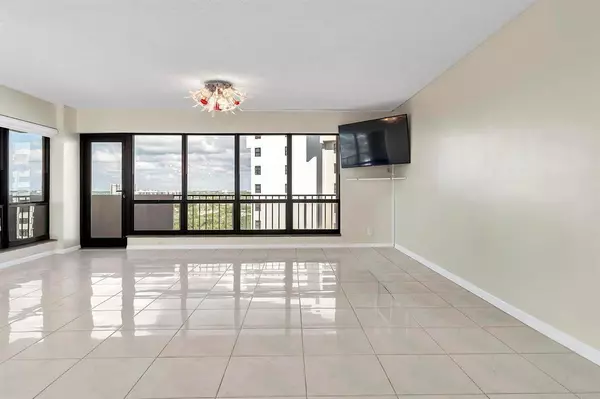 Lauderdale By The Sea, FL 33308,5000 N Ocean Blvd #1102