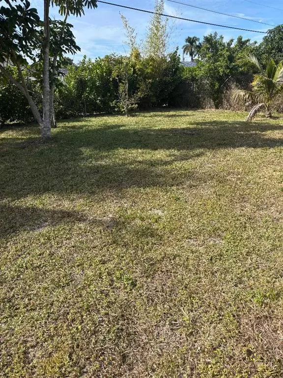 Port St Lucie, FL 34953,944 SW Delrio BLVD