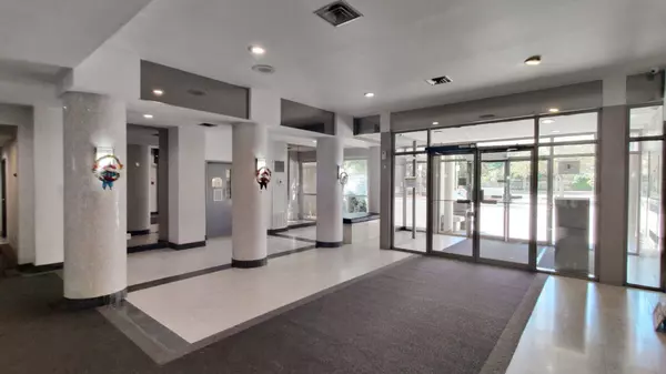 Toronto W10, ON M9V 5E5,2901 Kipling AVE #307