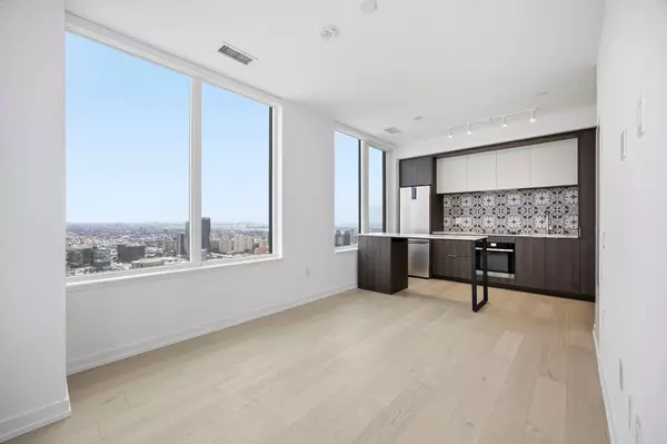 395 Square One DR #4803, Mississauga, ON L5B 0P6