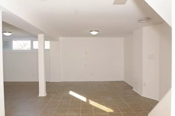 Toronto W08, ON M9C 4M7,22 Hollister RD #Lower Level