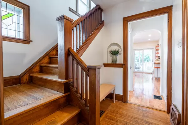 Hamilton, ON L8K 3A1,26 Weir ST S