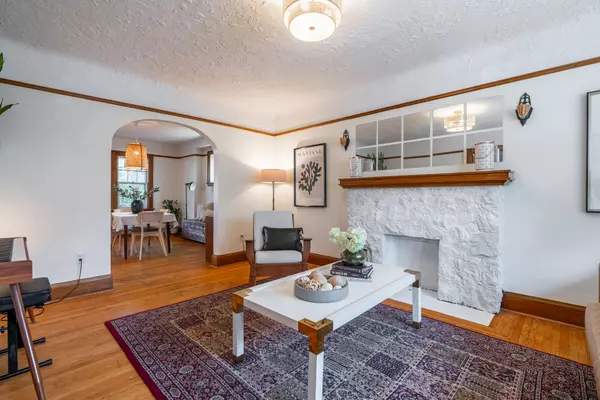 Hamilton, ON L8K 3A1,26 Weir ST S