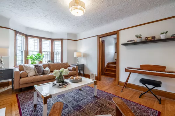 Hamilton, ON L8K 3A1,26 Weir ST S