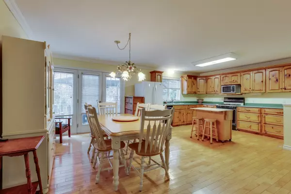 Lambton Shores, ON N0M 2N0,9909 Northville CRES