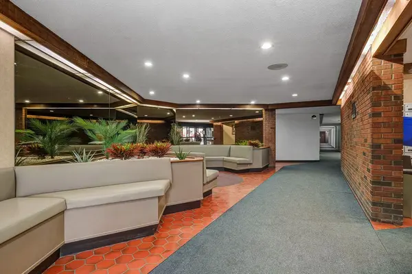 Crystal Bay - Rocky Point - Bayshore, ON K2B 6J6,3100 Carling AVE #303