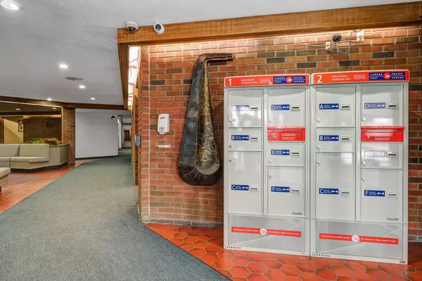 Crystal Bay - Rocky Point - Bayshore, ON K2B 6J6,3100 Carling AVE #303