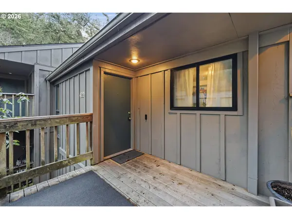 Eugene, OR 97405,422 STONEWOOD DR