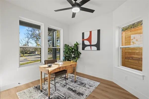 Dallas, TX 75203,325 N Moore