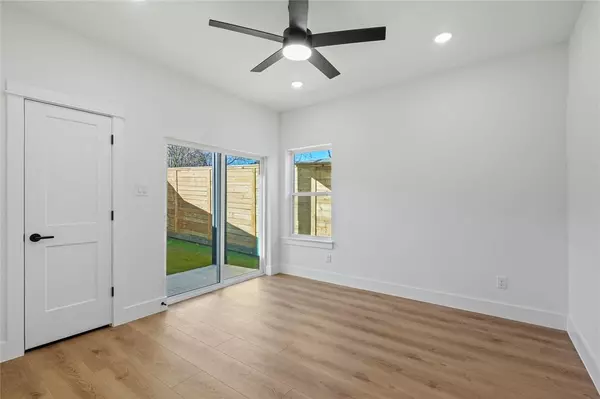 Dallas, TX 75203,325 N Moore