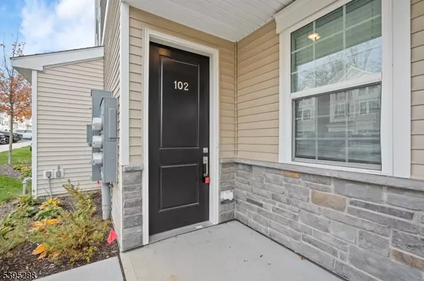 102 Iris Ct, Warren Twp., NJ 07059