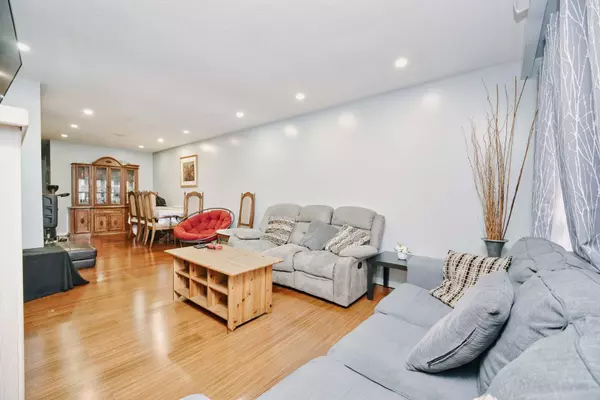 Mississauga, ON L4T 1N3,7001 Chigwel CT