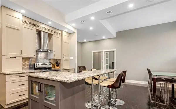 Ottawa Centre, ON K1R 6C6,698 Cooper ST