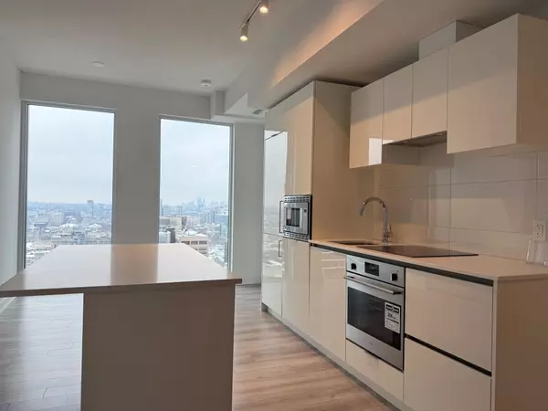 Toronto C01, ON M5T 3B9,238 Simcoe ST #3709