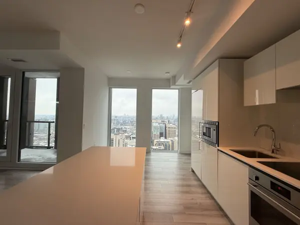 Toronto C01, ON M5T 3B9,238 Simcoe ST #3709