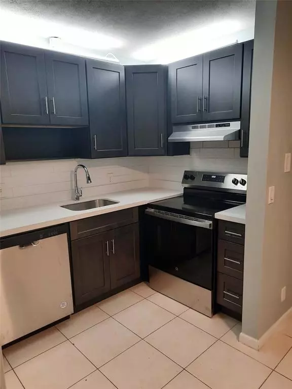 Coral Springs, FL 33065,3253 NW 104 #3253