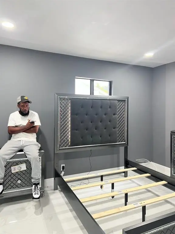 Miami, FL 33167,Address not disclosed