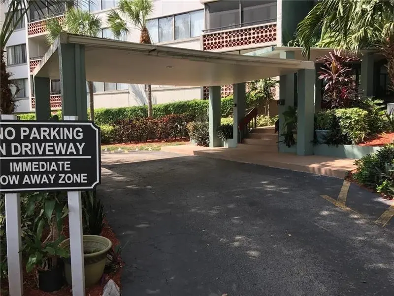 Lauderhill, FL 33319,4222 Inverrary Blvd #4413