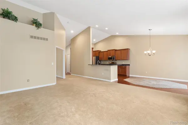 Sterling Heights, MI 48310,2068 Glenwood DR