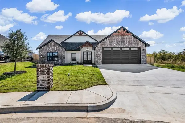 960 Gallant Fox Road, Hewitt, TX 76643