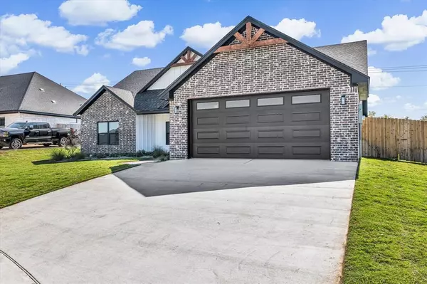 Hewitt, TX 76643,960 Gallant Fox Road