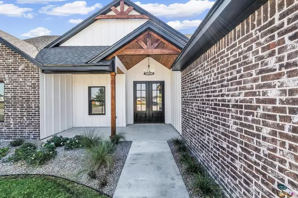 Hewitt, TX 76643,960 Gallant Fox Road