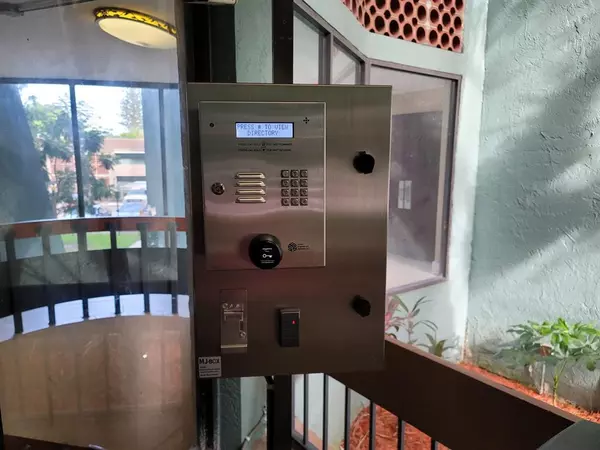 Lauderhill, FL 33319,4222 Inverrary Blvd #4413