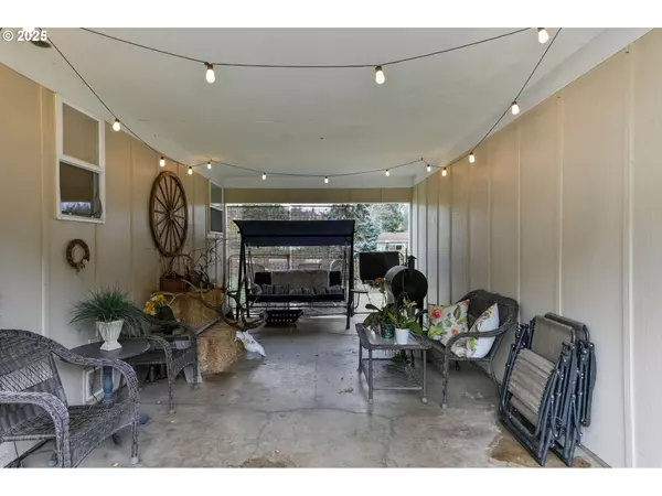 Silverton, OR 97381,704 CLIFF CT