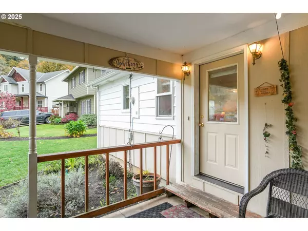 Silverton, OR 97381,704 CLIFF CT