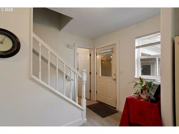 Silverton, OR 97381,704 CLIFF CT