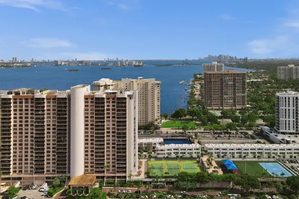 Miami, FL 33181,1800 NE 114th St #703