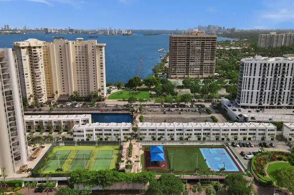 Miami, FL 33181,1800 NE 114th St #703