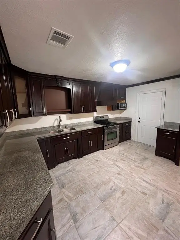 Lancaster, TX 75146,568 W Hammond Street