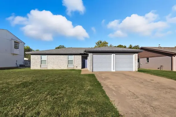109 N Heights Drive, Crowley, TX 76036