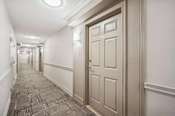 Toronto C15, ON M2K 3E3,19 Barberry PL #307