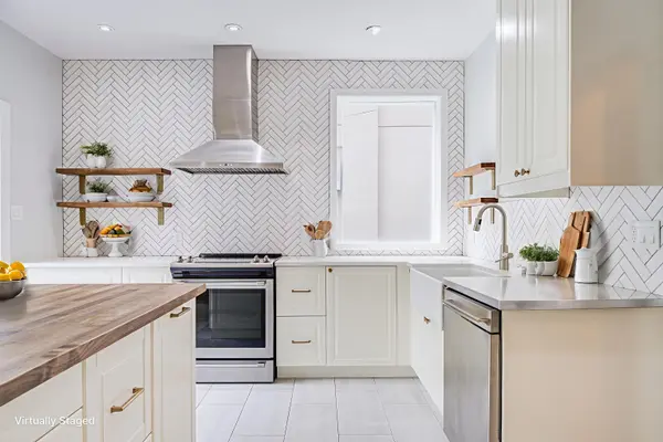 Toronto C01, ON M6G 2L6,555 Markham ST