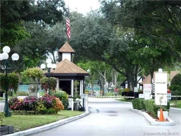 Lauderhill, FL 33319,3670 Inverrary Dr #3B