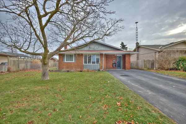62 CHAMPLAIN AVE, Welland, ON L3C 2L7