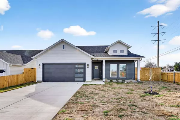 1402 Strickland Street, Dallas, TX 75216