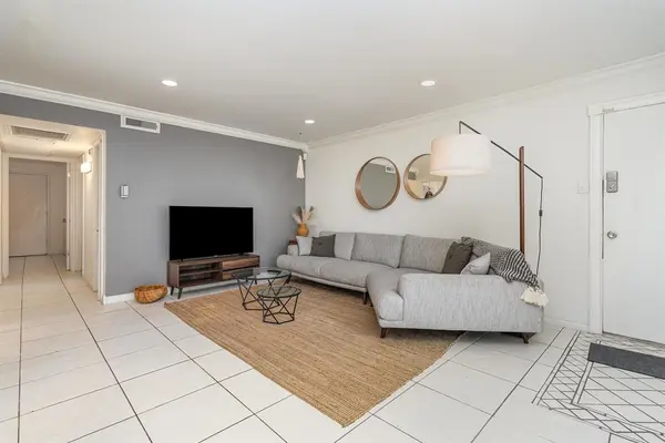 Dallas, TX 75235,5051 Les Chateaux Drive #138