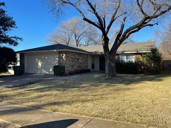 6521 BLACKBERRY Drive, Arlington, TX 76016
