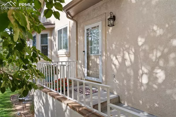 Colorado Springs, CO 80920,2066 Summerset DR