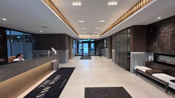 Oakville, ON L6M 5N2,2501 Saw Whet BLVD #237