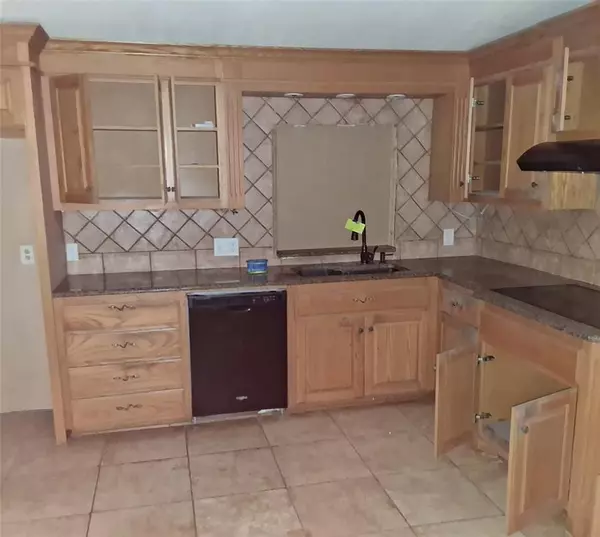 Quinlan, TX 75474,10070 Private Road 2333