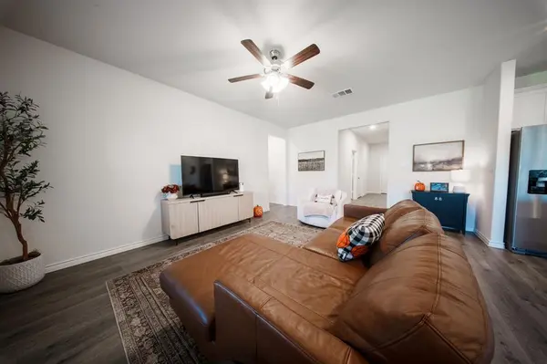 Aubrey, TX 76227,9913 Autumn Leaves Lane