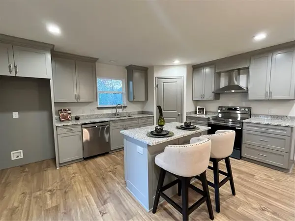 Dallas, TX 75216,1438 E Waco Avenue